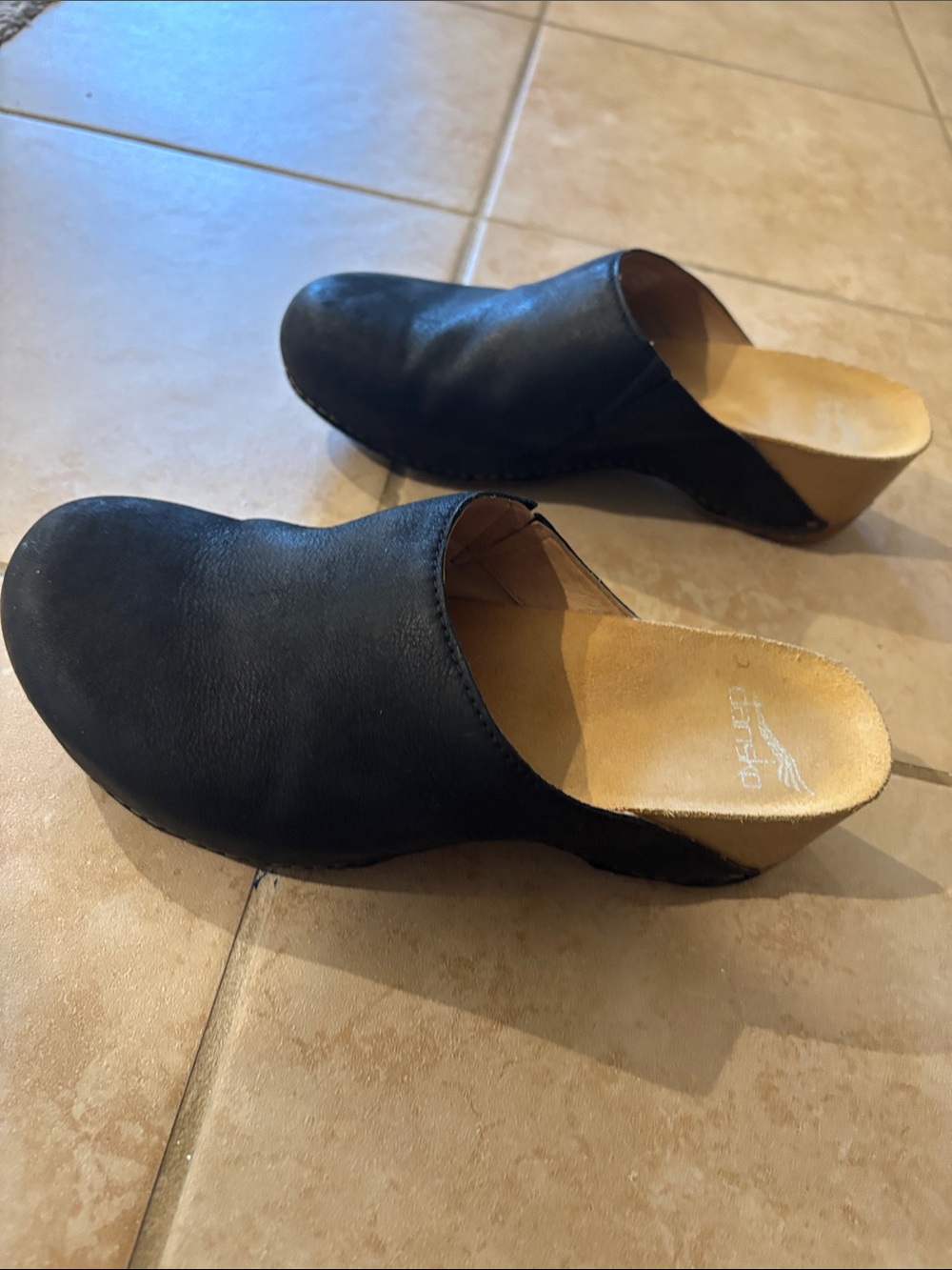 Dansko Black Slip-On Mule Clogs - Women Shoes 7/37 - Picture 3 of 4